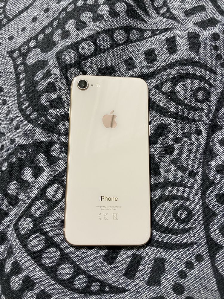IPhone 8 64gb 67akb