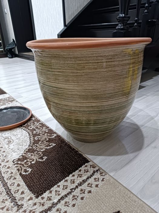 Продам большую керамическую вазу