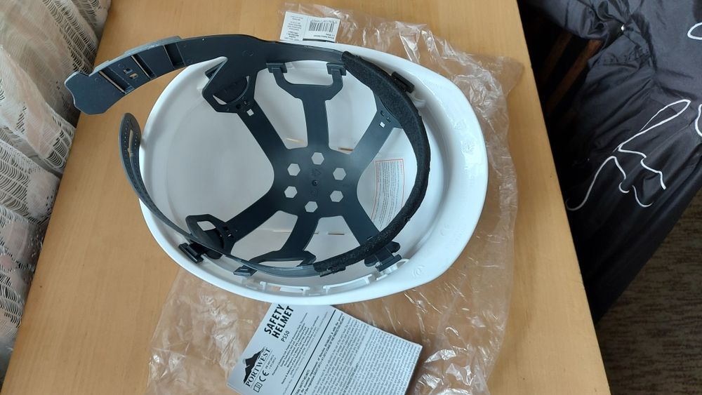 Каска за работа на височина и спортно катерене