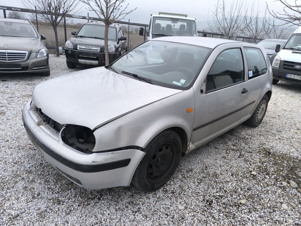 VW Golf 4 1.4 75к.с. НА ЧАСТИ