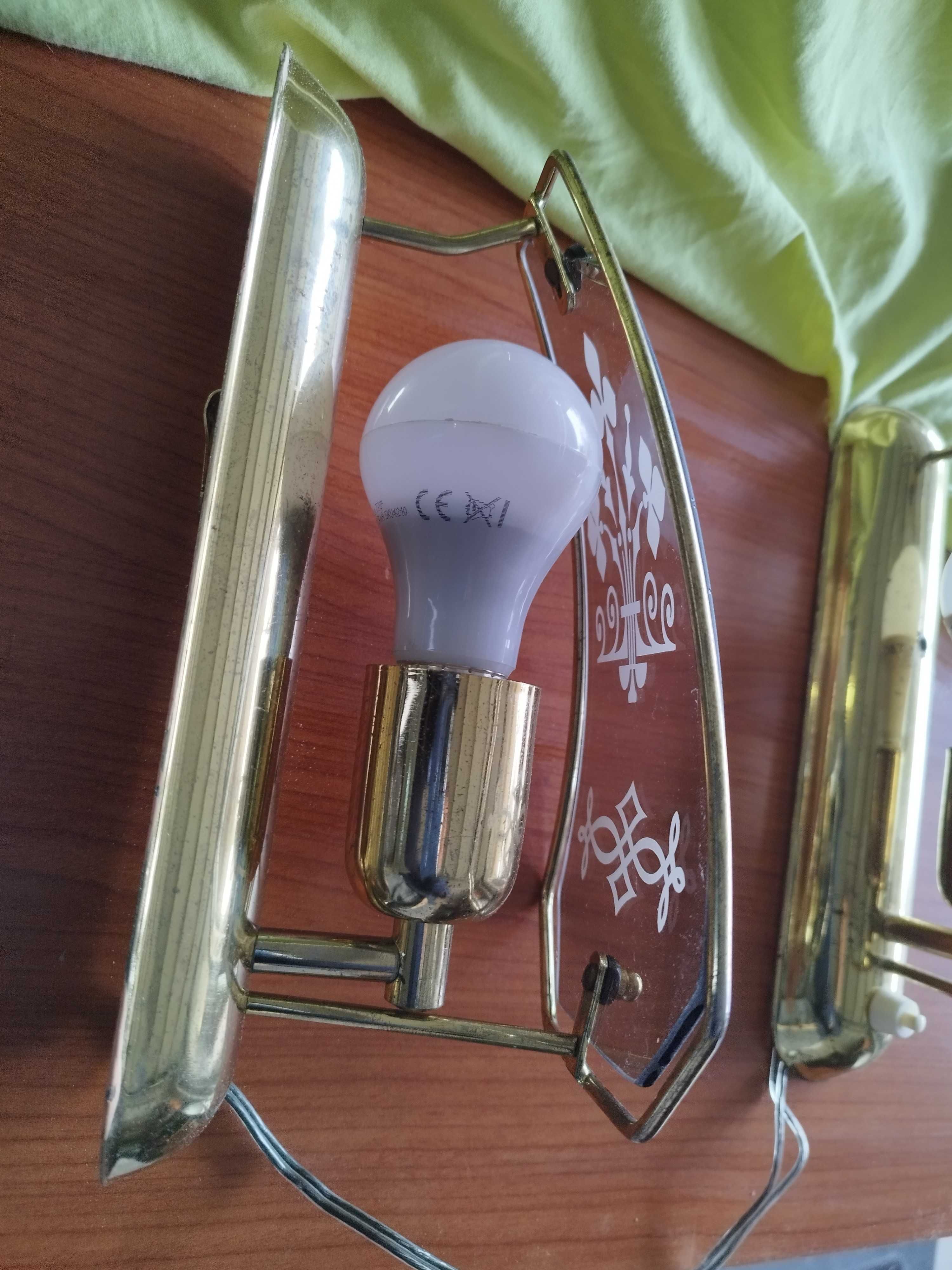 Стенни лампи - 2бр. аплици със златиста основа и стъкло