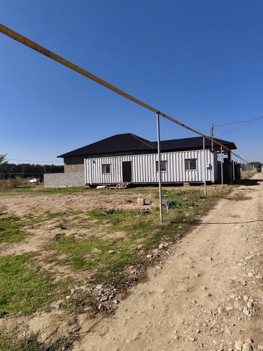 Продам участок с жилым контейнером