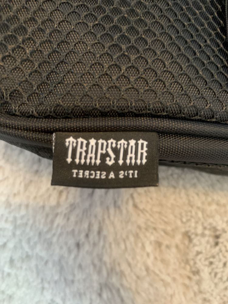 НАМАЛЕНИЕ! TRAPSTAR Bag Reflective /Трапстар чанта светлоотразителна