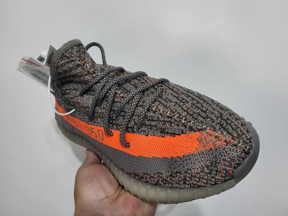 Adidasi Yeezy Carbon Beluga (Colet cu deschidere)