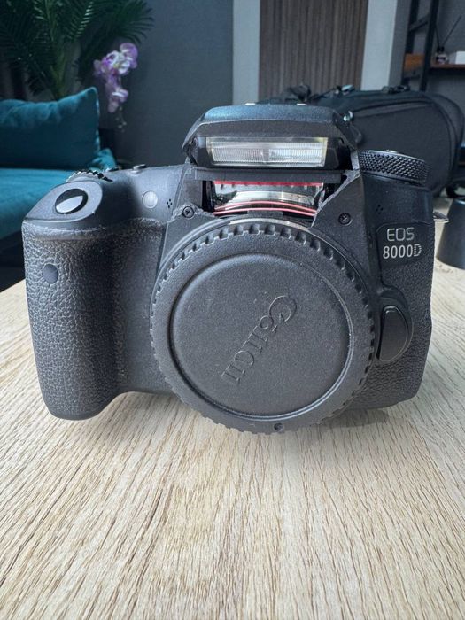 Canon 8000 D EOS