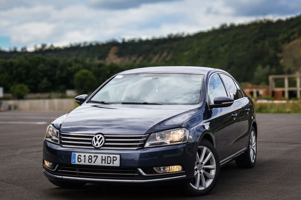 Volkswagen Passat Volkswagen Passat B7 Highline 2.0 TDI 140 CP – 2011, Euro 5, Carte Ser