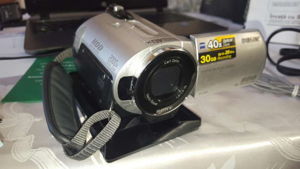 Vând camera video digitala Sony DCR-SR32E
