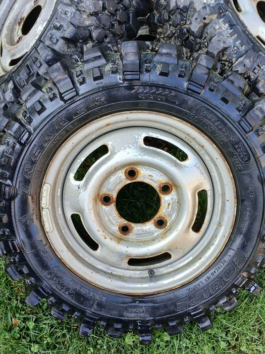 Vand 4 roti cu cauciucuri 205/70r15 si 4 cauciucuri 235/70r16