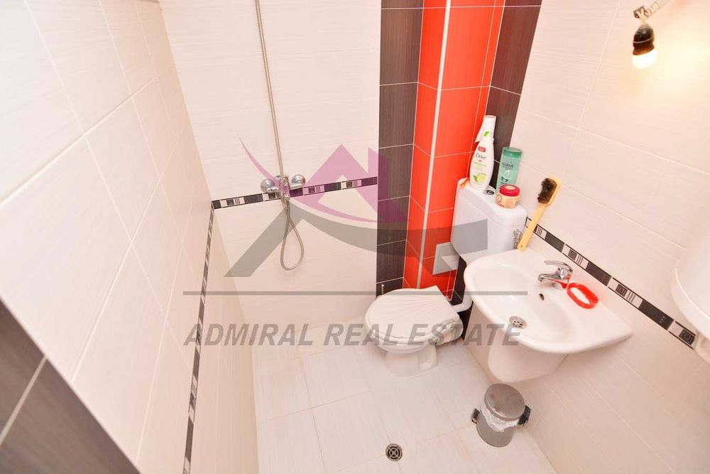 ТОП ЛОКАЦИЯ!!! Двуетажна Къща +  Две Паркоместа + Двор- Евксиноград