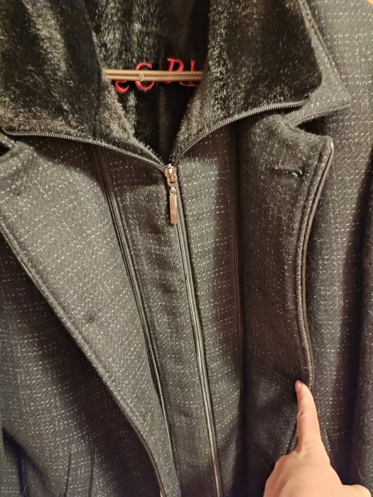 Palton barbati Pierre Carlos in stare impecabila