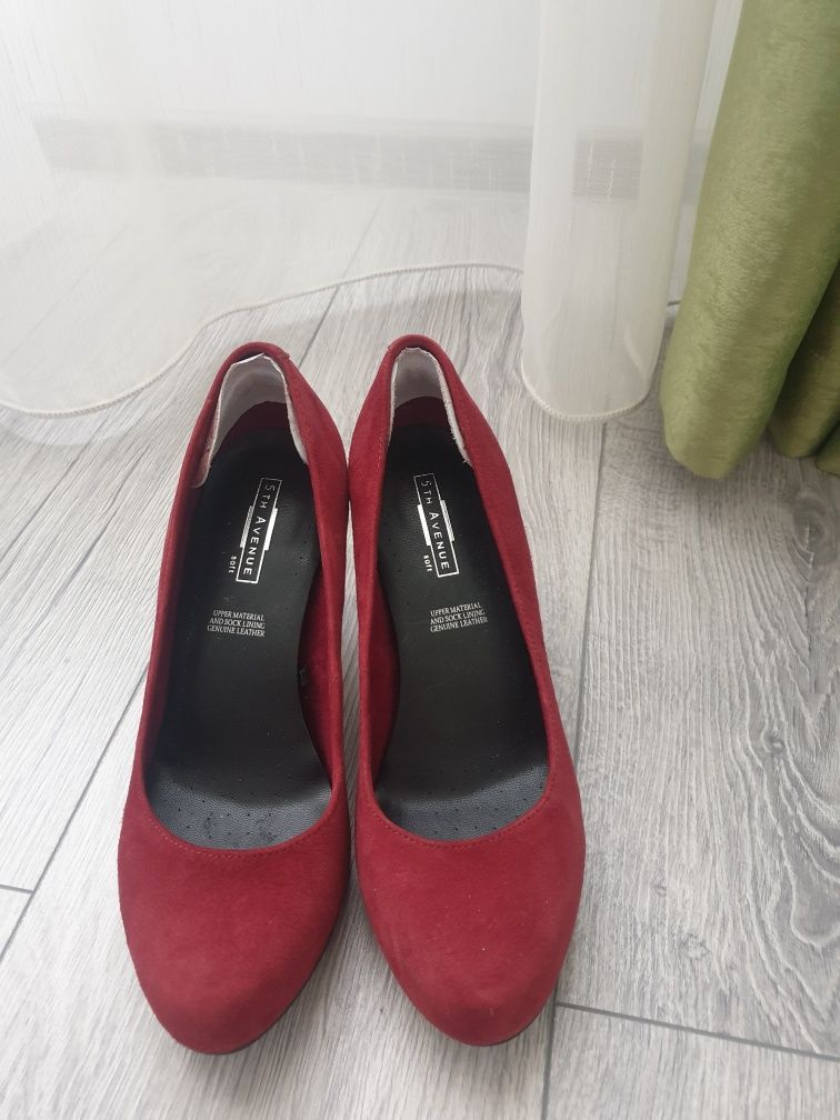 Pantofi rosii piele