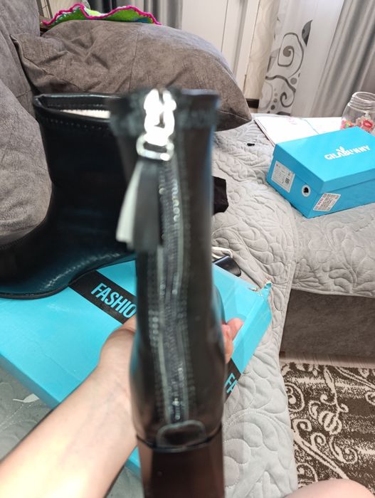 Продам новые сапоги не разу не одевала. Брала за 13000 продам за 9000