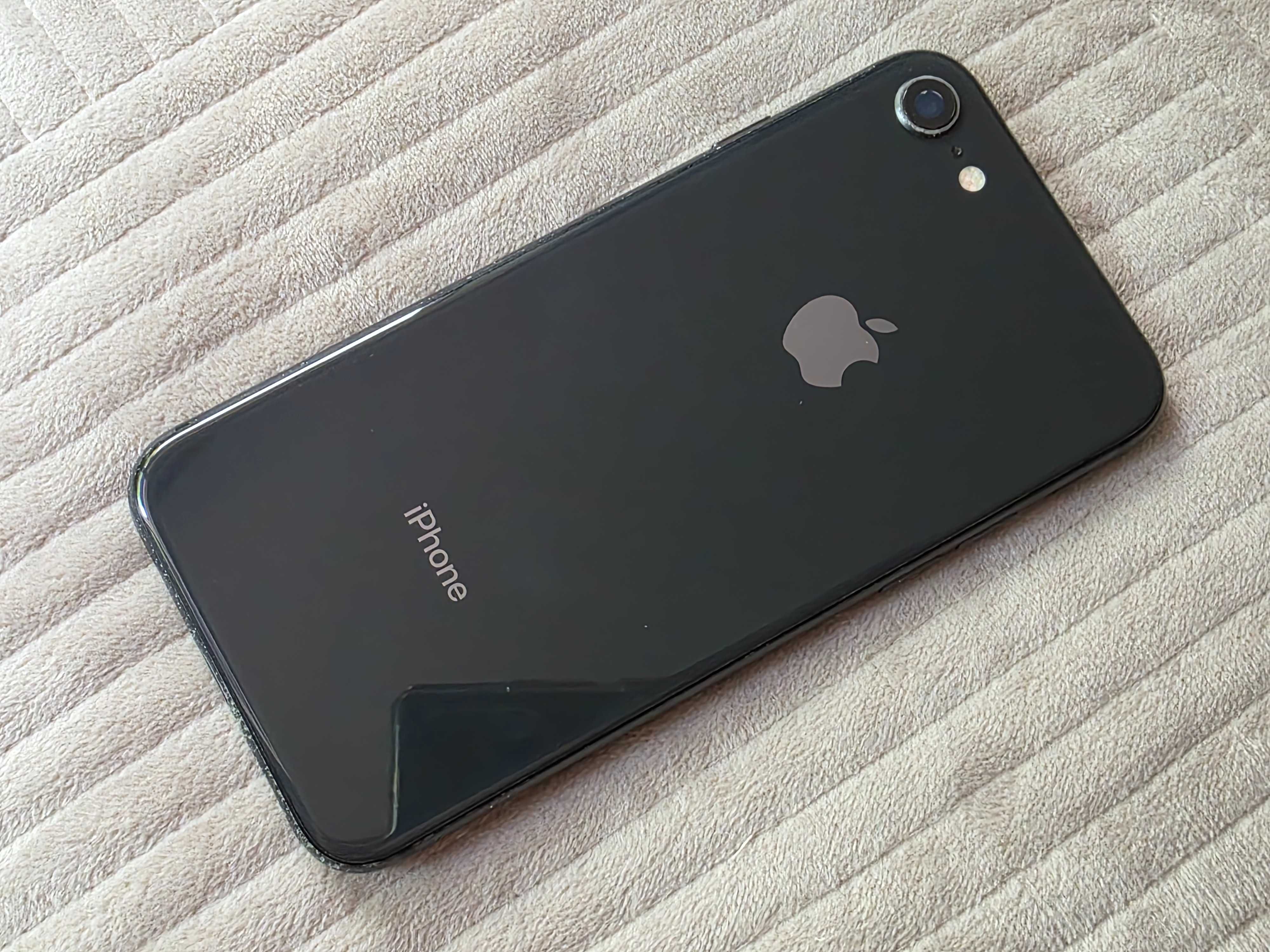 Iphone 8 - pentru piese, ecran, recarosare, placă defectă