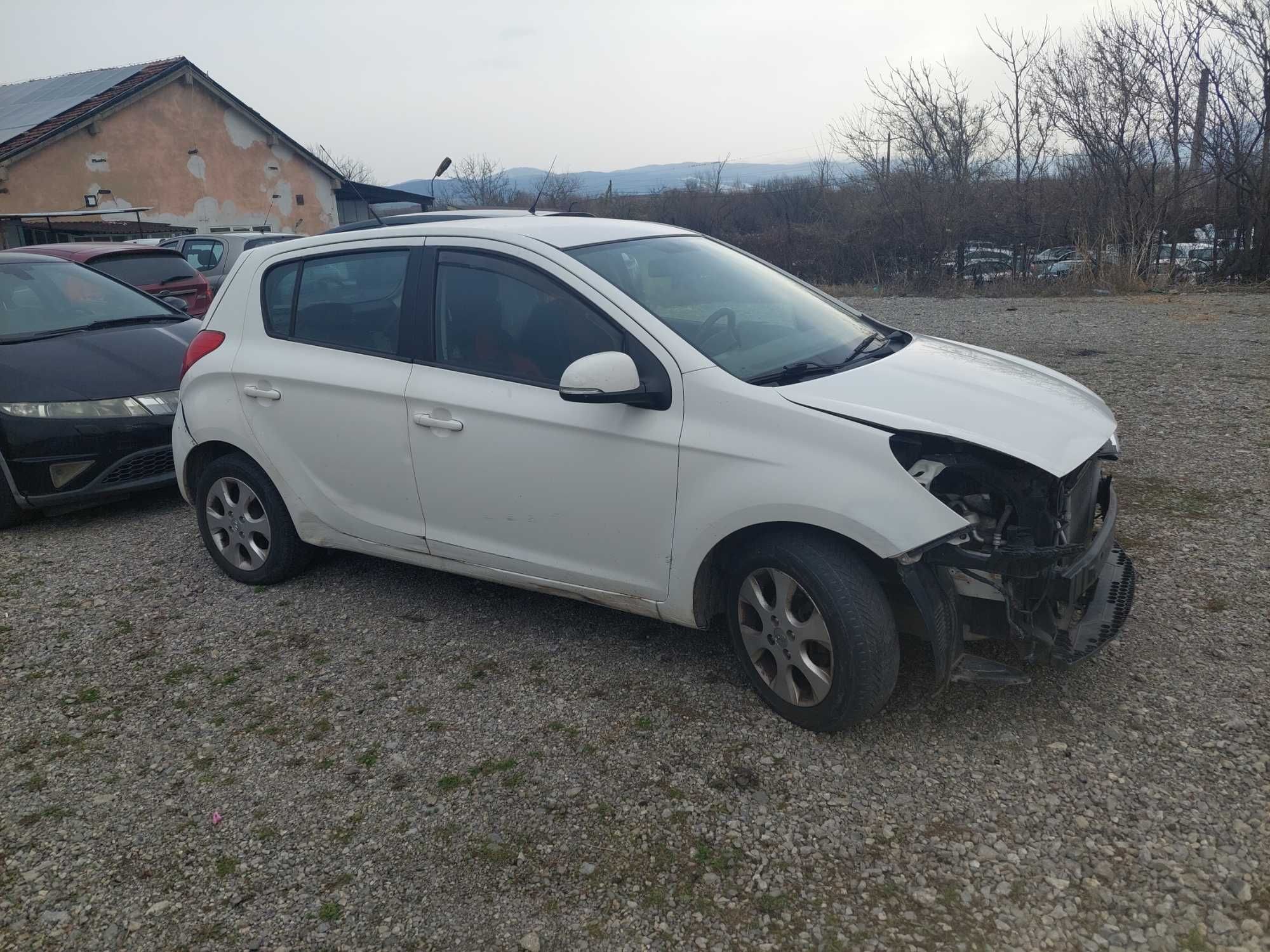 Hyundai i20 1,3i , Хюндай И20 на части! 
Март 2011