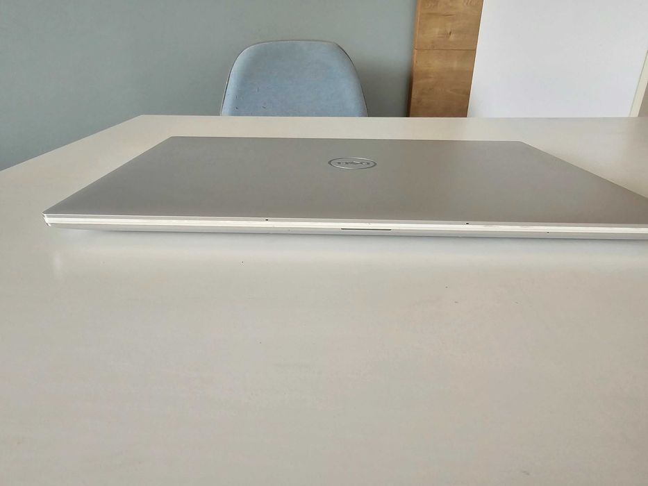 Лаптоп DELL XPS 15 9510