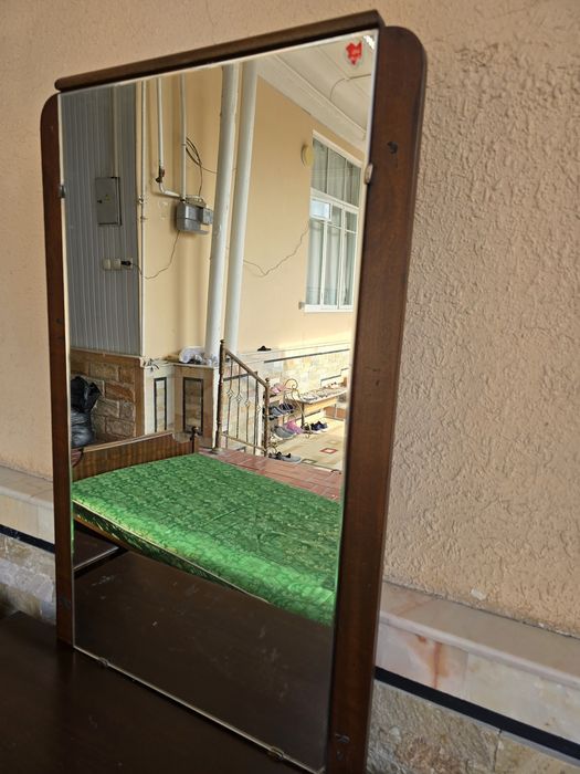 Мебель сотилади хамма жойи бутун, ишлатиш мумкин.