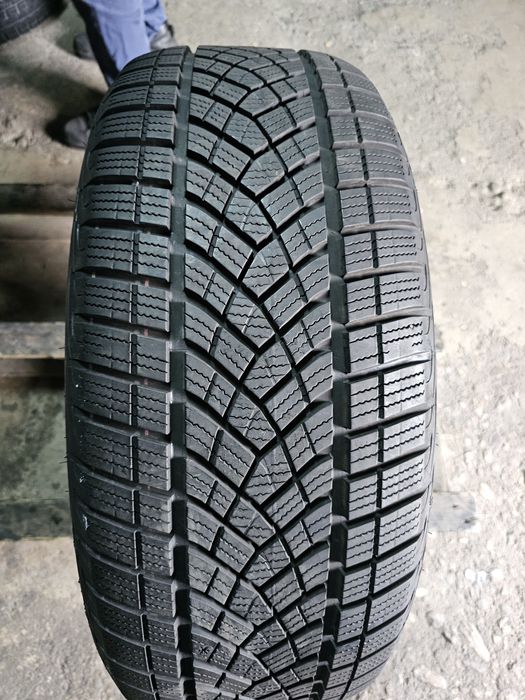 1 anvelopa iarna 255 55 19 Goodyear 7mm