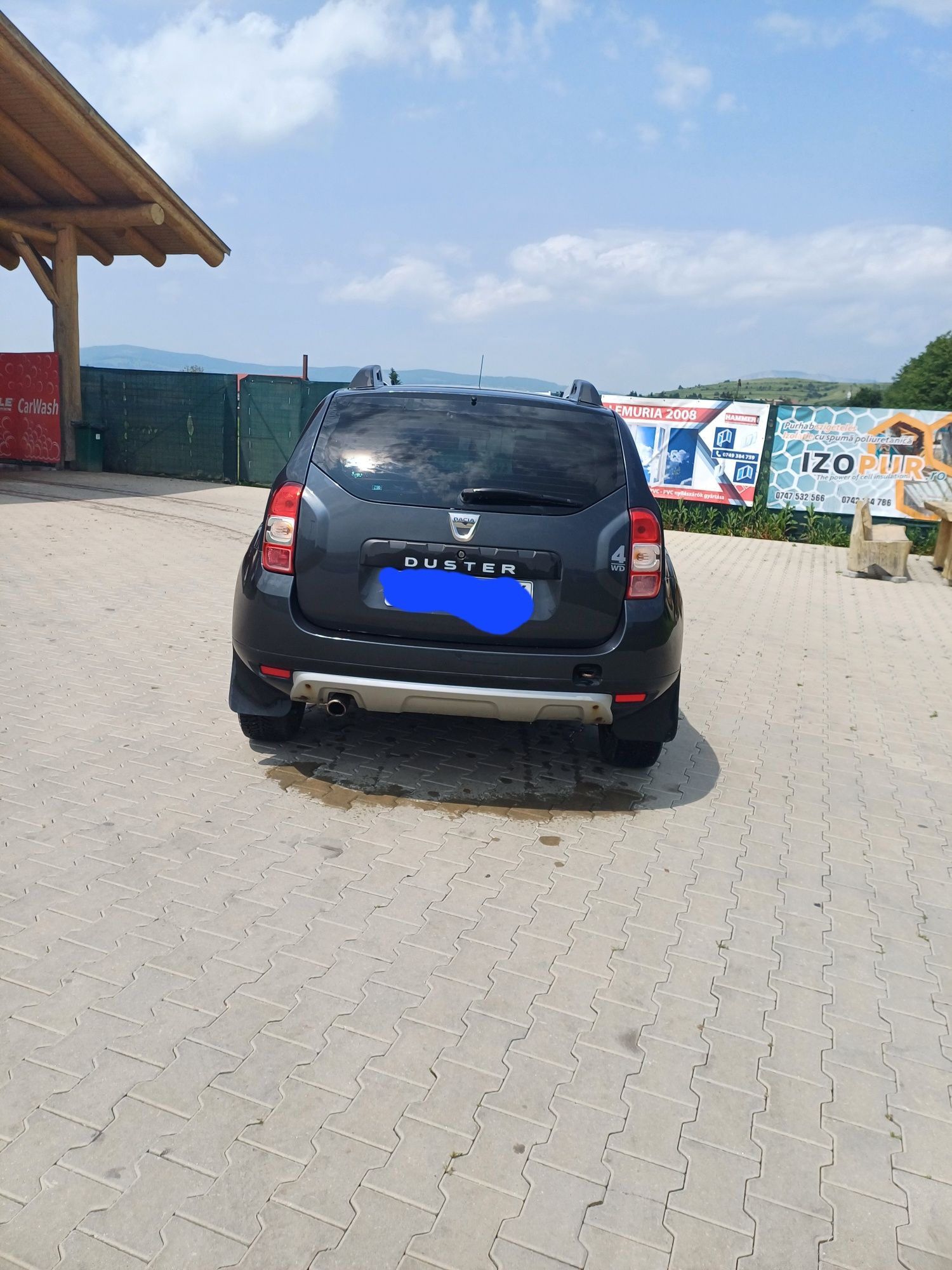Vând s-au schimb Dacia Duster