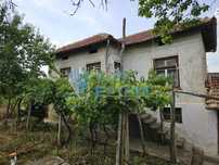 Голяма къща с кладенец в село Димча
