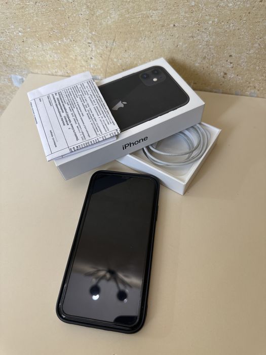 Айфон 11 с памятью 128 гб.