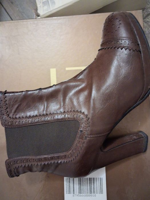 Женские сапоги на каблуке офисные