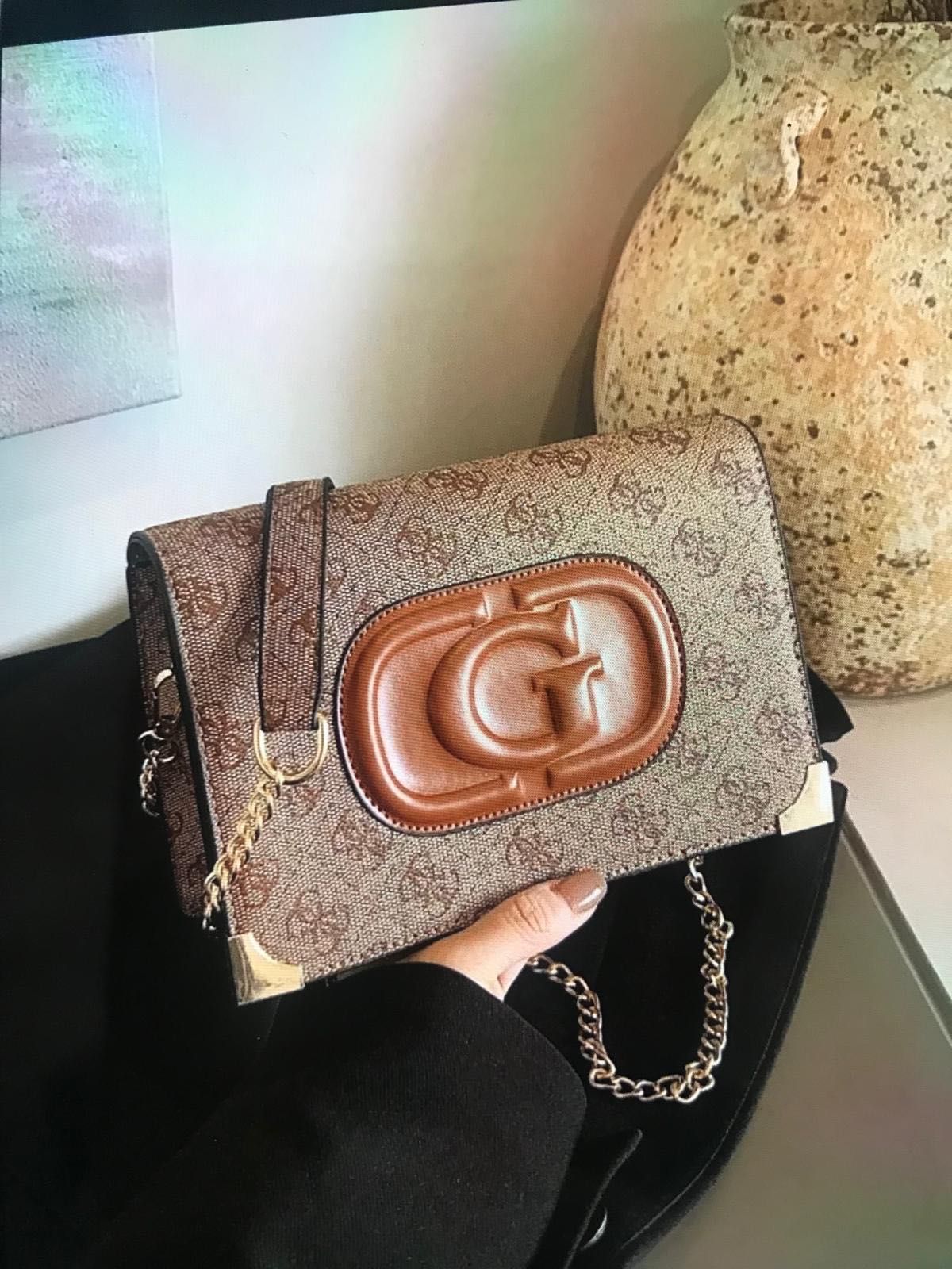 Чисто нова дамска чанта Guess