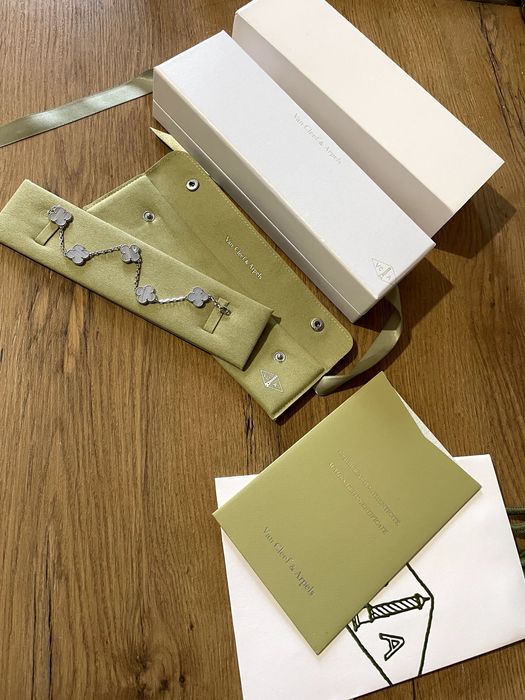 Van Cleef & Arpels - Bratara Silver Grey