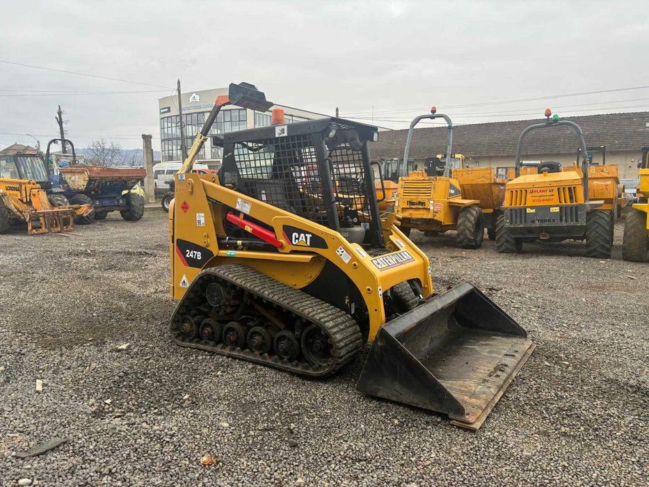 Miniincarcator bobcat pe senile 3 tone Caterpillar 247B , 2009