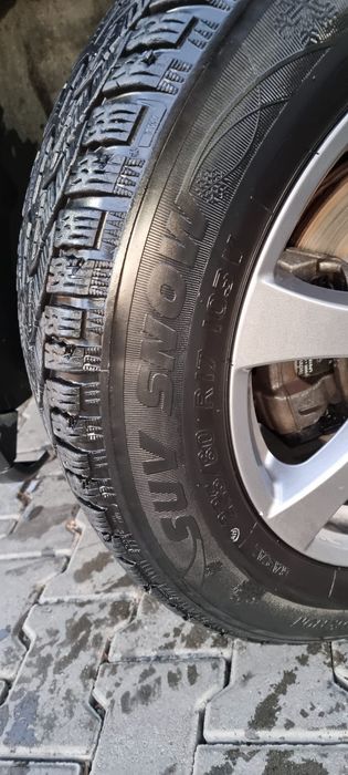 Anvelope iarnă 225 60 R17 și jante în stare excelentă + anvelope vară