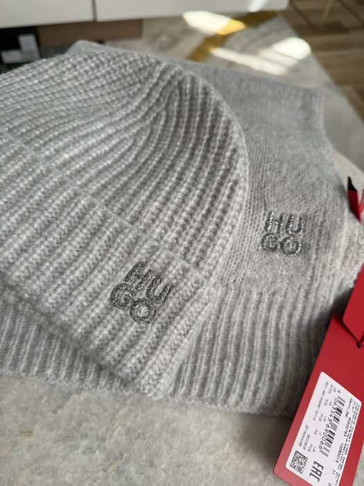 HUGO Red sarmi set fular si caciula dama gri one size noi originale