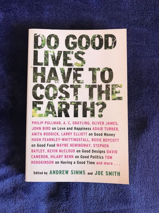 Do Good Lives Have To Cost The Earth? Carte, carti