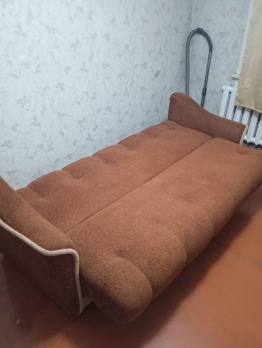 Отдам диван даром !