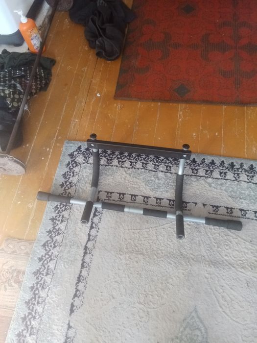 Продам турник настенный