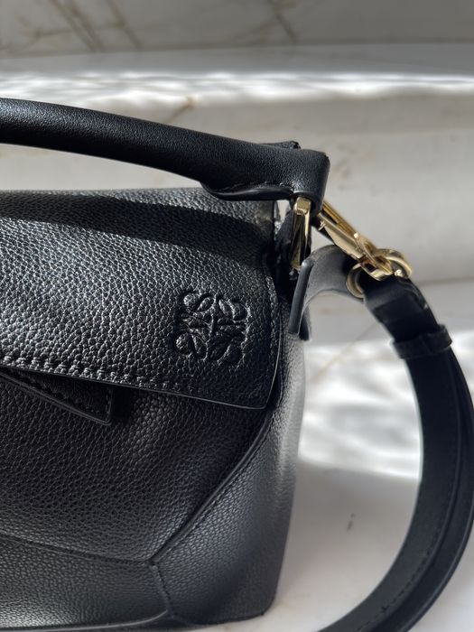 Невероятна черна чанта от естествена кожа Loewe