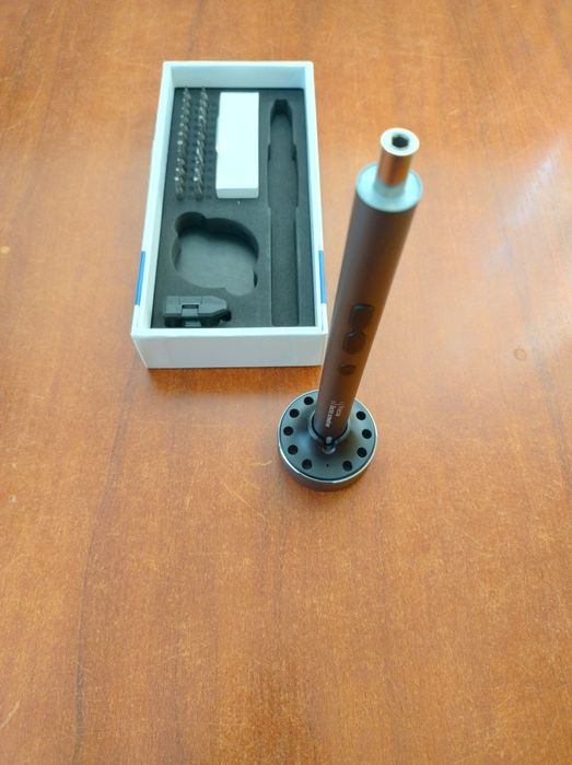 Șurubelniță electrică cu stativ