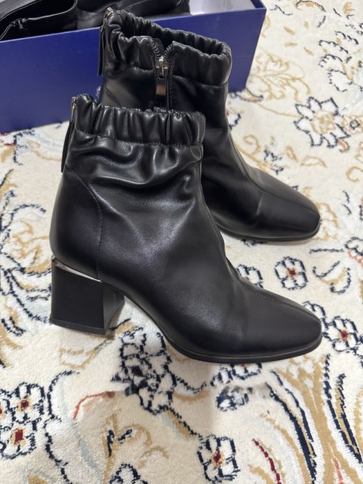 Осенние сапоги новые и в отличном состоянии.