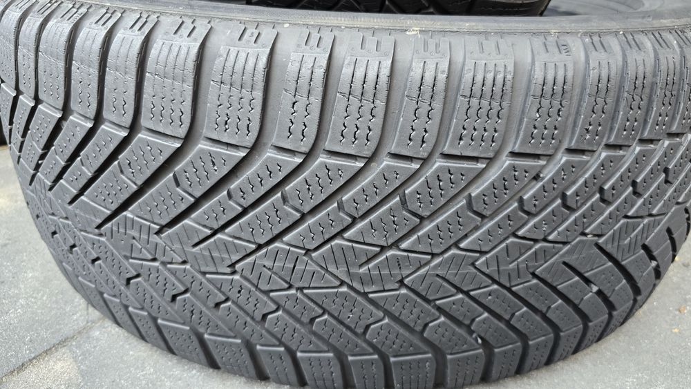 2 anvelope iarnă Pirelli 235/50/18 dot 2023