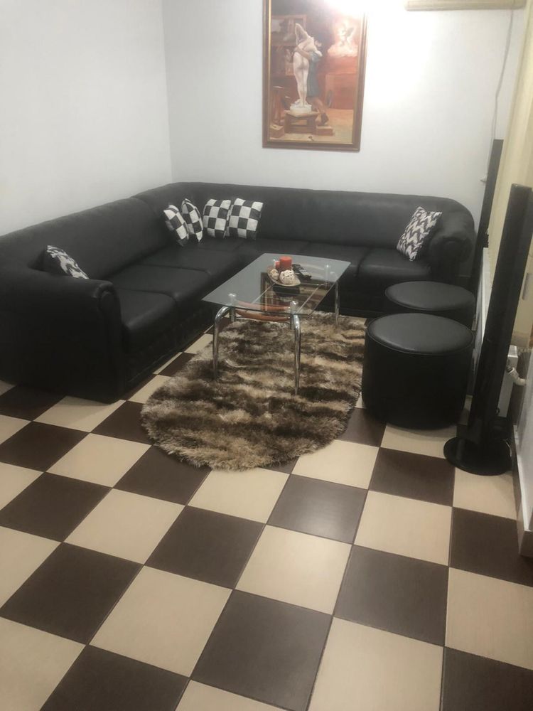 Inchiriez casa 244 mp + terasa 40 mp + sala sport 40 mp
