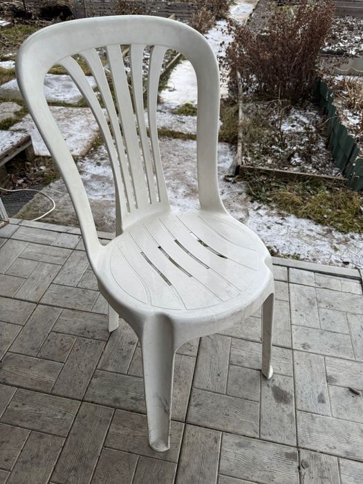 Стулья пластиковые