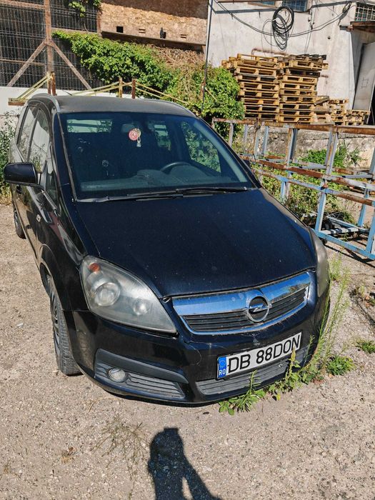 Opel Zafira 1.6 TDI 110CP – 2009 / 4000 RON negociabil