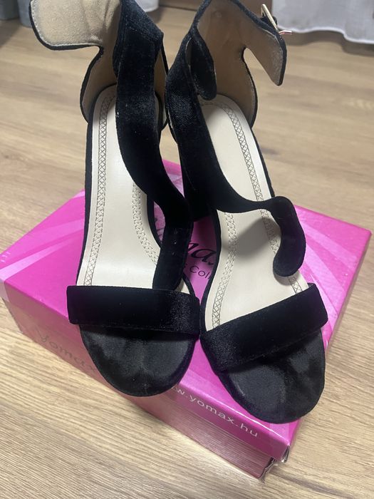 Sandale negre marimea 37