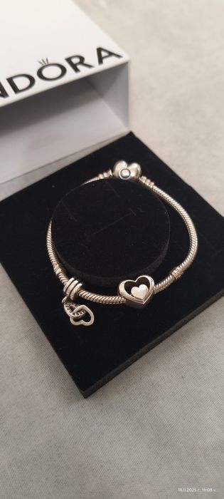 Гривна Pandora с два талисмана