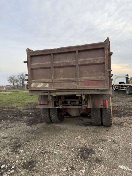 Volvo 8x4 basculabil