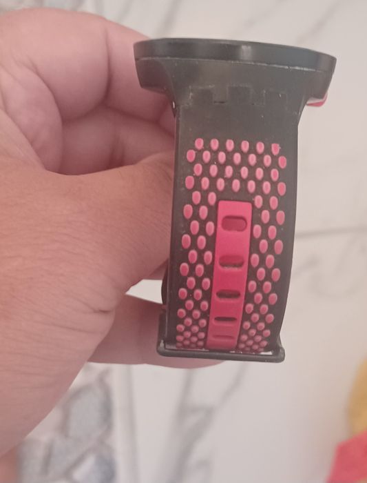 Продавам часовник swatch
