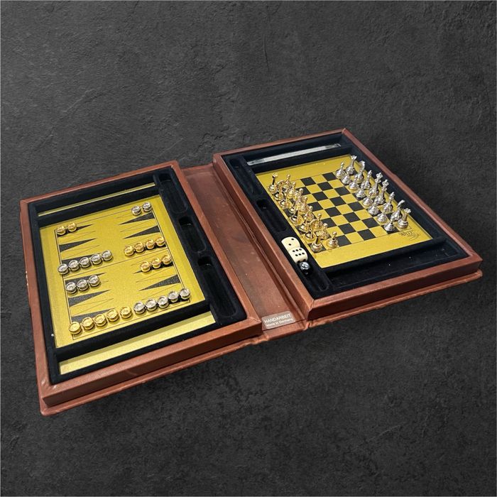 Шах и табла 2в1 във форма на кожена книга