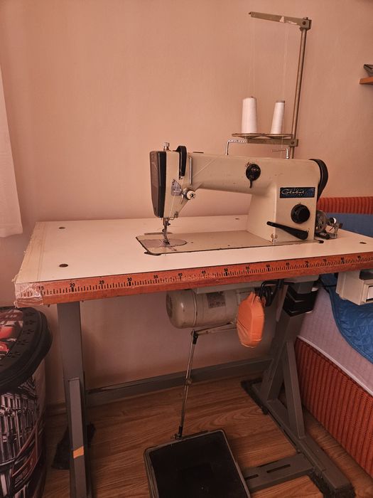 Mașina de cusut industriala