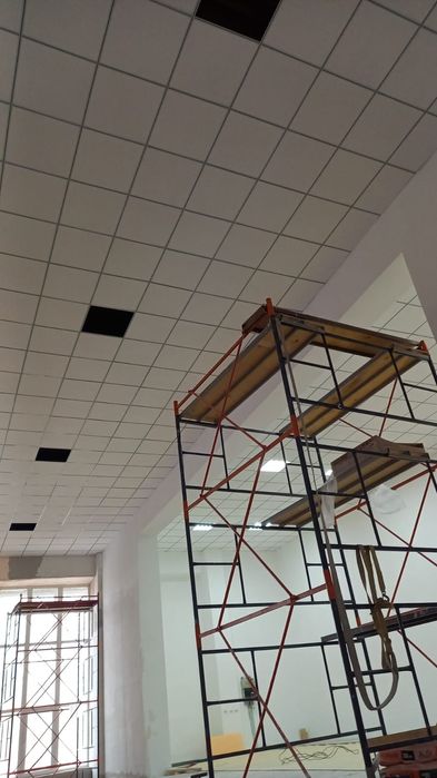 Монтаж потолков Армстронг и Грильятто. Большой опыт работы!