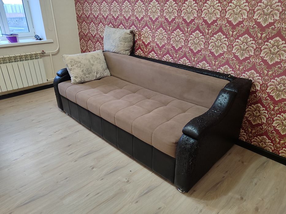 Диван двухспальный