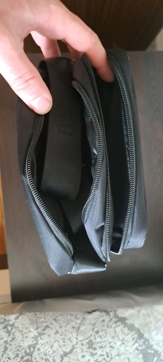 Мъжка чанта в черно и червено с две прегради - KML