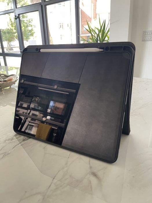 iPad Pro 12.9 (2021) + Apple Pencil + Case